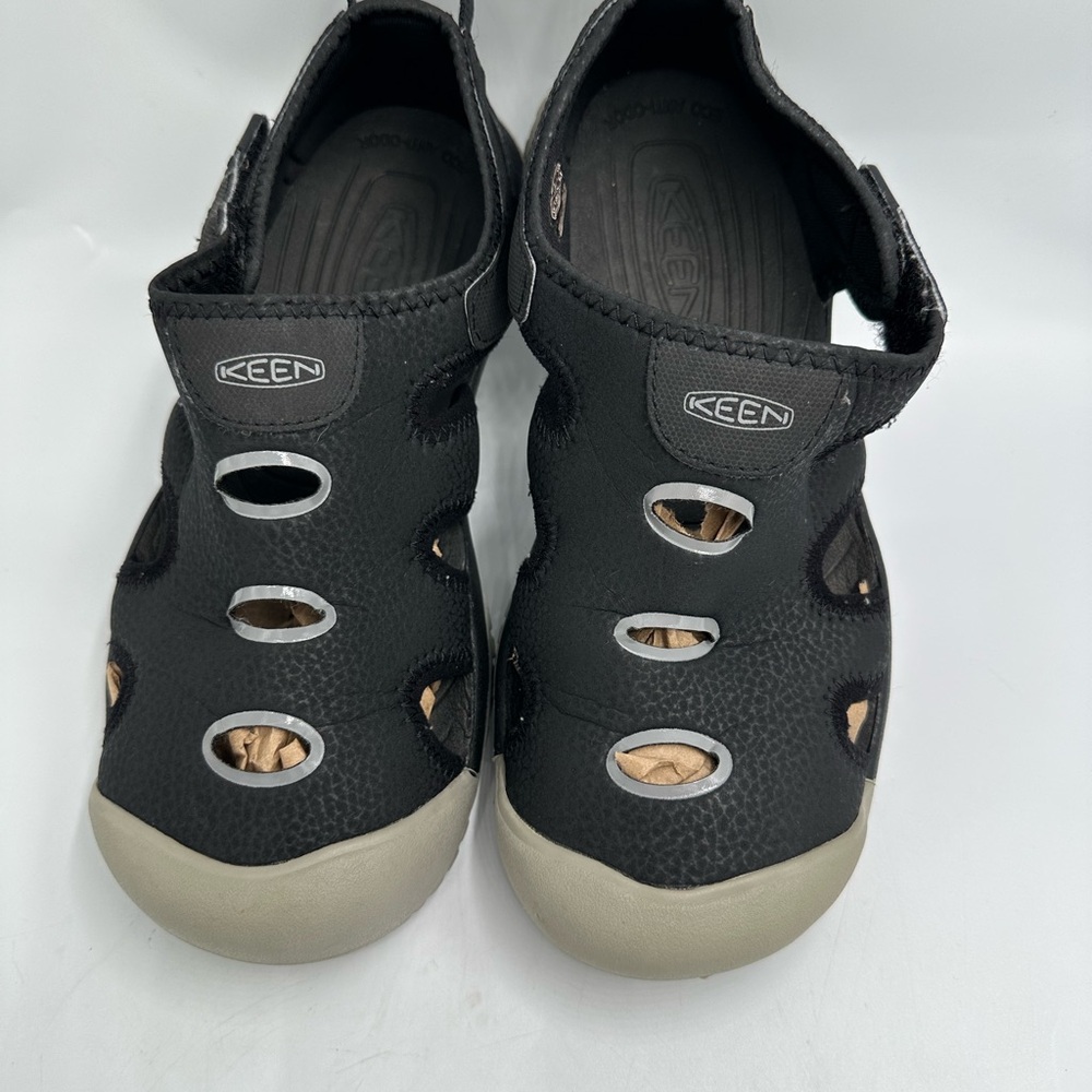 KEEN Stingray Big Kid Size 4 Closed Toe Water Sandals Black/Drizzle 1023153 - Picture 7 of 9